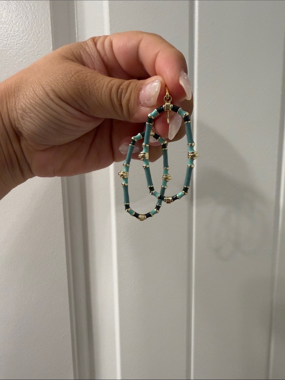 Authentic Kendra Scott Essie Open Frame Earring Sea Green